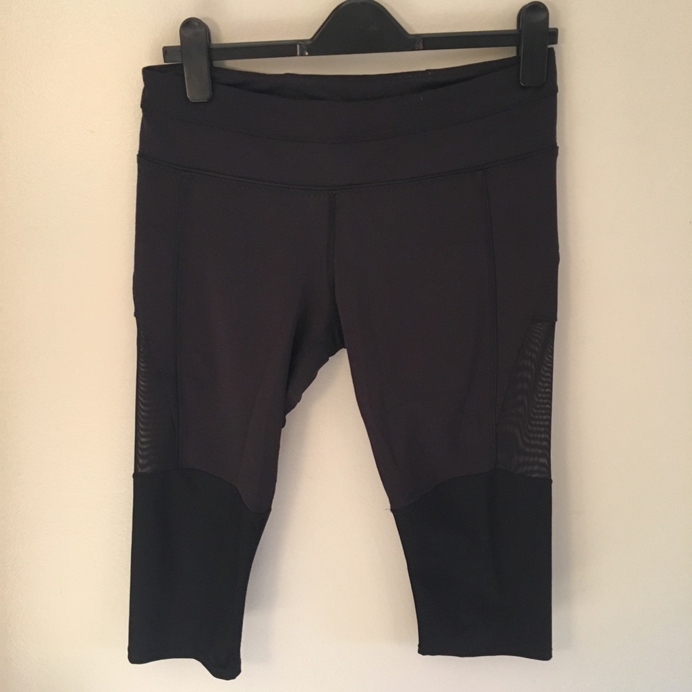 Lululemon black crop leggings with mesh panels 8